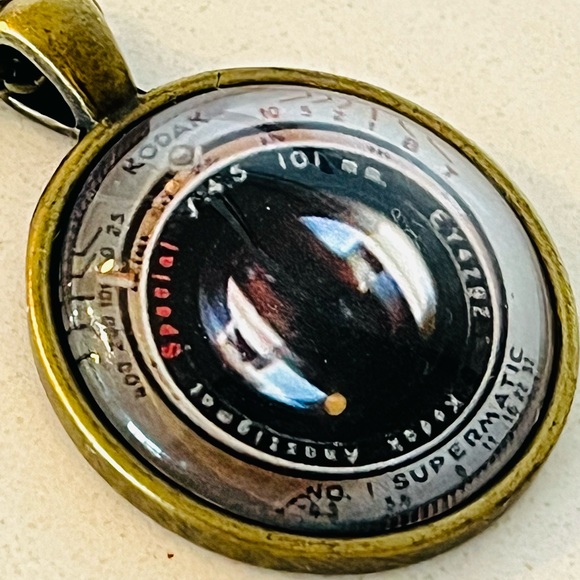 Vintage Kodak Camera Lens Pendant on 26” Bronze Necklace Chain - Picture 5 of 5